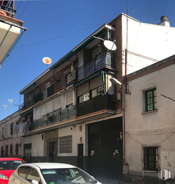 Local en venta en Calle Carmelitas, 23, Villaverde, Madrid, 28021 con coche, ventana, edificio, cielo, vehículo, placa de matrícula del vehículo, neumático, exterior automotriz, bienes raíces y aparcamiento alrededor