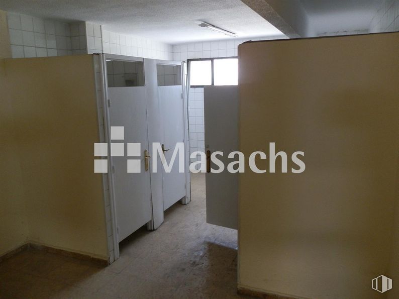 Nave en alquiler y venta en Zona industrial Mejorada, Mejorada del Campo, Madrid, 28840 con ventana, accesorio, suelos, techo, material compuesto, edificio, fuente, vidrio, escritura y aluminio alrededor