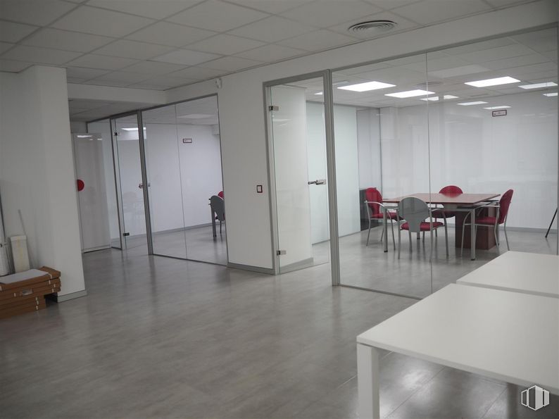 Oficina en alquiler en Calle Zurbano, Chamberí, Madrid, 28010 con silla, mesa de cocina y comedor, mueble, mesa, accesorio, edificio, interiorismo, suelos, suelo y hall alrededor