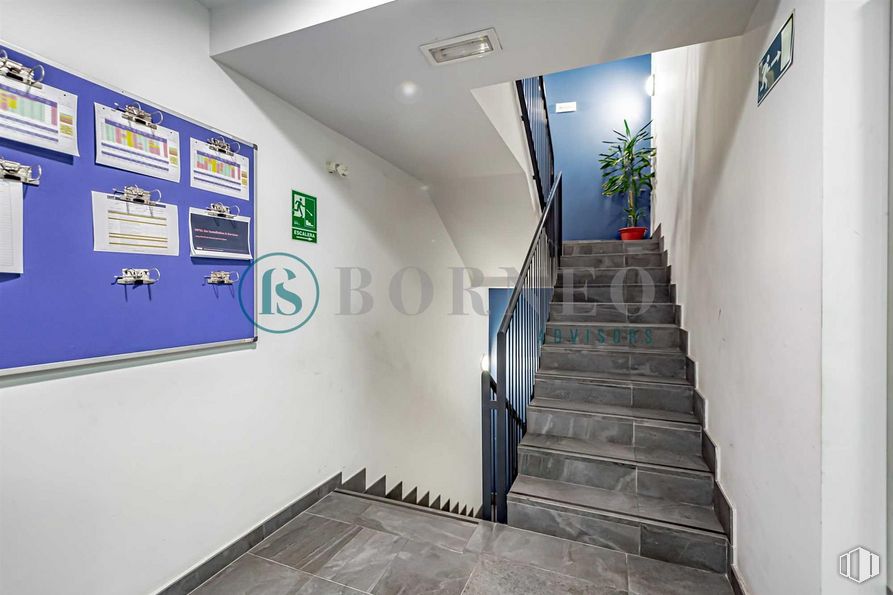 Oficina en venta en Calle Robledillo, 9, Chamberí, Madrid, 28003 con interiorismo, escaleras, edificio, suelo, suelos, accesorio, techo, espacio, fuente y evento alrededor