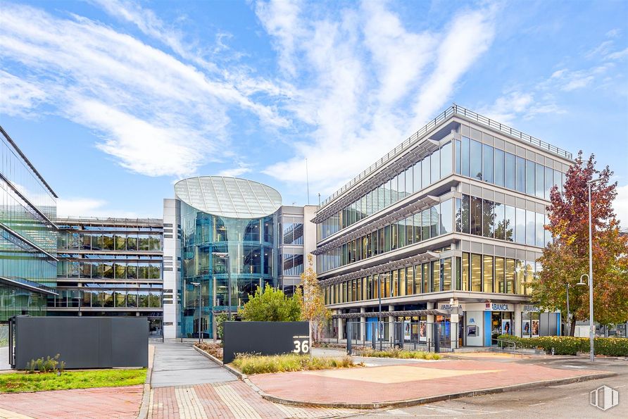 Oficina en alquiler en Avenida Bruselas, 36, Alcobendas, Madrid, 28108 con edificio, nube, cielo, planta, propiedad, diseño urbano, condominio, edificio comercial, fachada y zona residencial alrededor