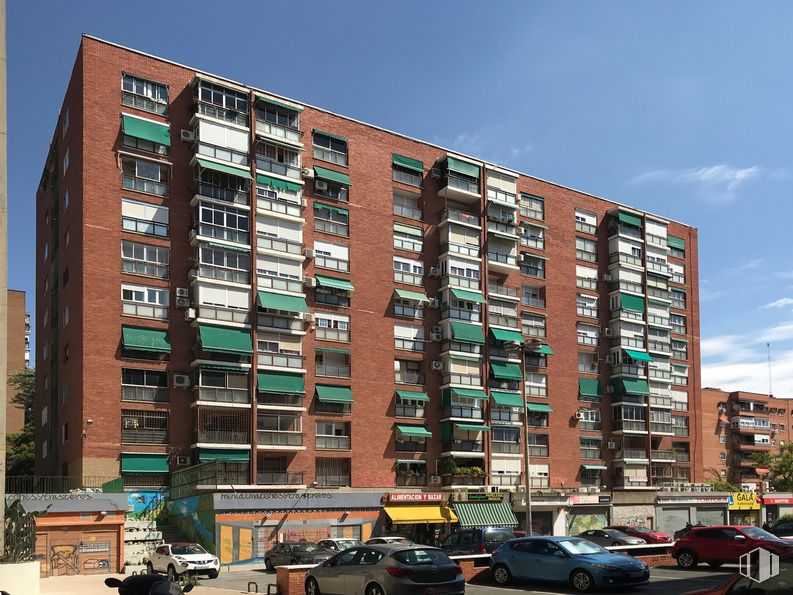 Local en venta en Calle Fuentespina, 14, Villa de Vallecas, Madrid, 28031 con coche, edificio, cielo, rueda, neumático, día, propiedad, nube, ventana y vehículo alrededor