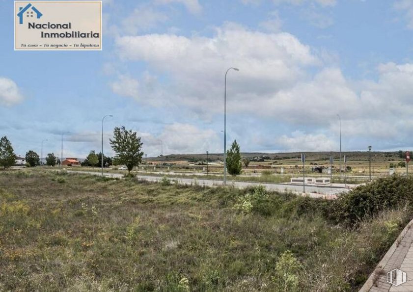 Land for sale at Calle Navaluenga, Ávila, 05002 with cloud, sky, plant, plant community, tree, land lot, natural landscape, landscape, plain and grassland around