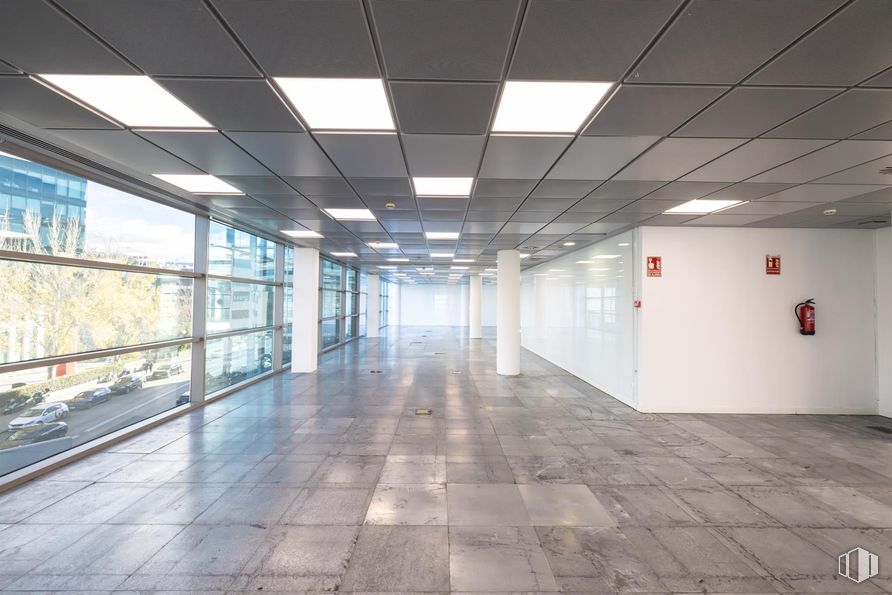 Office for rent at Calle Torrelaguna, 77, Ciudad Lineal, Madrid, 28043 with floor, ceiling, flooring, glass, composite material, commercial building, engineering, tile flooring, daylighting and headquarters around