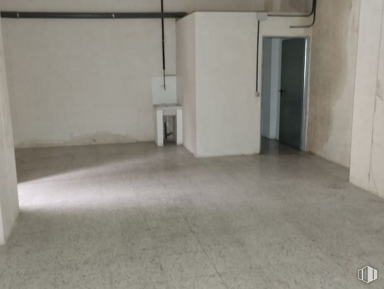 Retail for sale at Calle Jorge Luis Borges, Guadalajara, 19004 with flooring, floor, composite material, ceiling, concrete, building material, tile flooring, tile, basement and plaster around