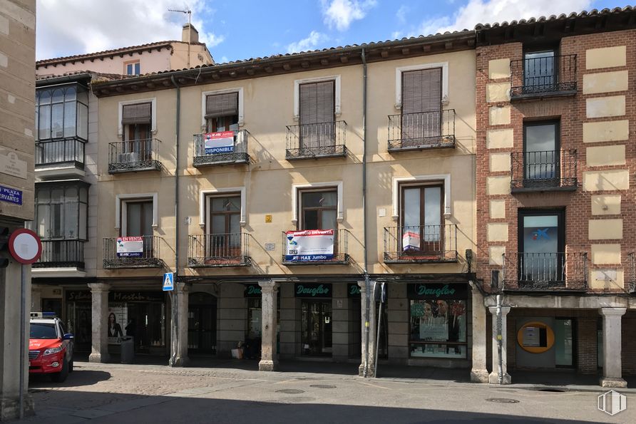 Local en venta en Calle Mayor, 2, Alcalá de Henares, Madrid, 28801 con coche, ventana, propiedad, edificio, azul, arquitectura, accesorio, vecindario, pared, línea y propiedad material alrededor