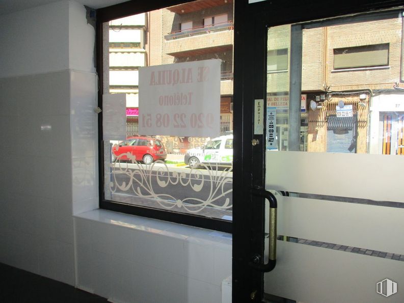 Retail for sale & for rent at Avenida Portugal, Ávila, 05001 with car, window, fixture, interior design, tints and shades, glass, building, automotive exterior, font and wheel around