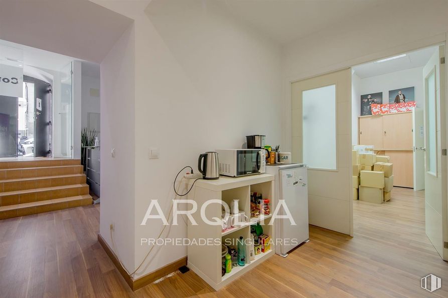 Oficina en venta en Calle Ferraz, Moncloa - Aravaca, Madrid, 28008 con mueble, madera, sala de estar, suelos, interiorismo, suelo, estantería, marco, beige y estantería alrededor