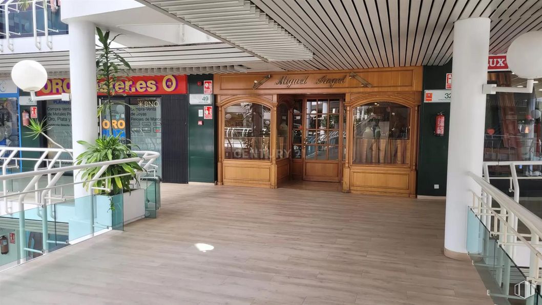 Retail for sale & for rent at Calle Comunidad de Madrid, Las Rozas de Madrid, Madrid, 28230 with door, plant, wood, interior design, shade, porch, real estate, hardwood, flooring and facade around