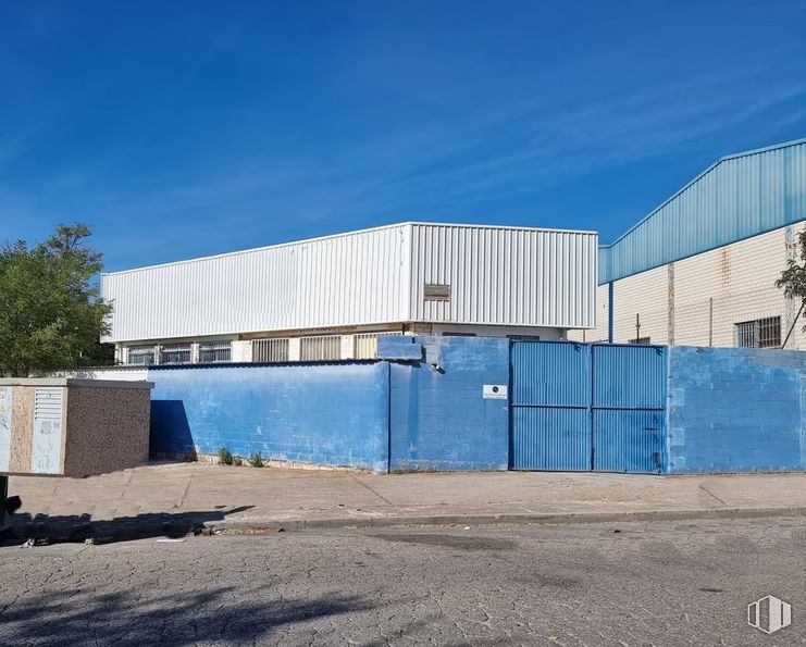 Nave en venta en Polígono industrial Mejorada, Mejorada del Campo, Madrid, 28840 con edificio, cielo, nube, azul, asfalto, lote de tierra, superficie de la carretera, zona residencial, material compuesto y sombra alrededor