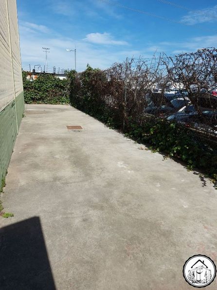 Industrial for sale at Camino Ciempozuelos, Seseña, Toledo, 45224 with clock, sky, cloud, plant, road surface, asphalt, land lot, tree, grass and public space around