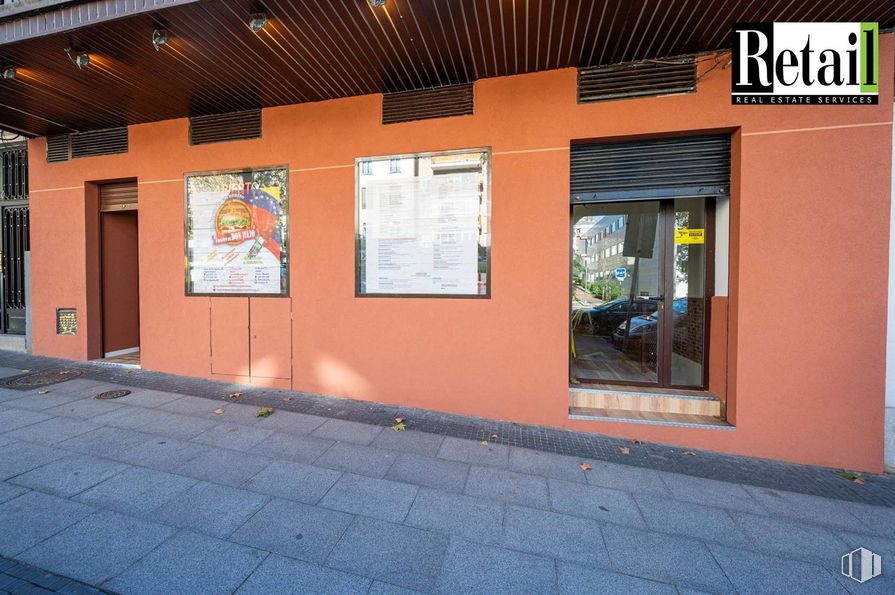 Retail for sale & for rent at Calle Alcalá, Ciudad Lineal, Madrid, 28027 with window, building, facade, art, house, wood, brick, sidewalk, city and road surface around