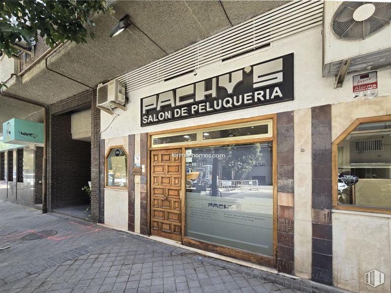 Local en venta en Calle Nieremberg, Chamartín, Madrid, 28002 con propiedad, accesorio, puerta, fuente, pared, fachada, inmobiliario, edificio, árbol y superficie de la carretera alrededor