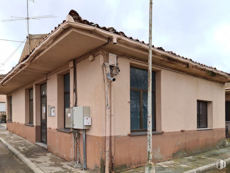 Retail for sale at Calle Nuestra Señora de los Remedios, Turégano, Segovia, 40370 with window, sky, plant, building, wood, door, neighbourhood, house, residential area and facade around