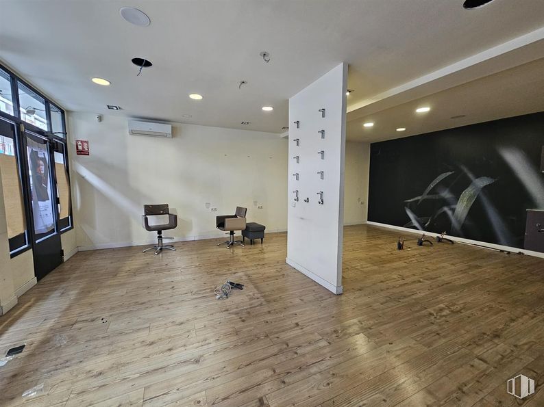 Local en venta en Pasaje Canal de Suez, Barajas, Madrid, 28042 con suelos, suelo, suelos de madera, madera, interiorismo, techo, alumbrado, suelo laminado, material compuesto y madera dura alrededor