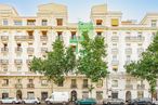 Local en alquiler y venta en Avenida Menéndez Pelayo, Retiro, Madrid, 28009 con coche, camioneta, edificio, durante el día, zona urbana, ciudad, fachada, apartamento, área metropolitana y ciudad alrededor