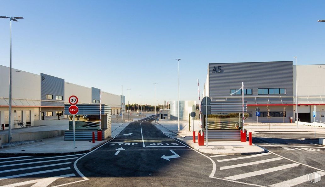 Nave en alquiler en Avenida Premios Nobel, 2, Torrejón de Ardoz, Madrid, 28850 con edificio, cielo, infraestructura, superficie de la carretera, asfalto, arquitectura, diseño urbano, zona residencial, espacio público y ciudad alrededor