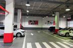 Nave en venta en Avenida Industria, Alcobendas, Madrid, 28108 con coche, rueda, neumático, luz de estacionamiento, vehículo, vehículo terrestre, iluminación del automóvil, neumático de automoción, vehículo de motor y diseño automovilístico alrededor