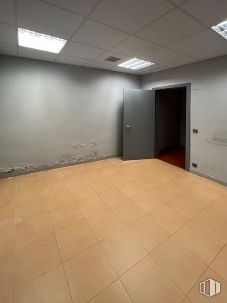 Local en alquiler en Calle Soria, Alcorcón, Madrid, 28921 con puerta, madera, pasillo, piso, suelo, madera, techo, casa, accesorio y contrachapado alrededor