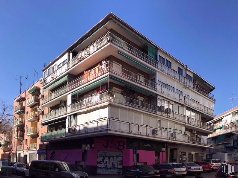 Local en venta en Calle Hermanas Alonso Barceló, Carabanchel, Madrid, 28025 con coche, edificio, neumático, cielo, rueda, propiedad, ventana, matrícula del vehículo, condominio y diseño urbano alrededor