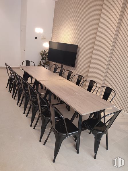 Retail for sale at Calle María de Zayas, Torrejón de Ardoz, Madrid, 28850 with chair, television, kitchen & dining room table, table, furniture, wood, interior design, flooring, floor and grey around