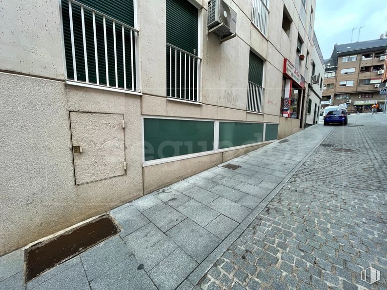 Retail for sale at Calle Escuelas Católicas, 1, Las Rozas de Madrid, Madrid, 28230 with window, building, road surface, asphalt, urban design, flooring, sidewalk, automotive tire, residential area and facade around