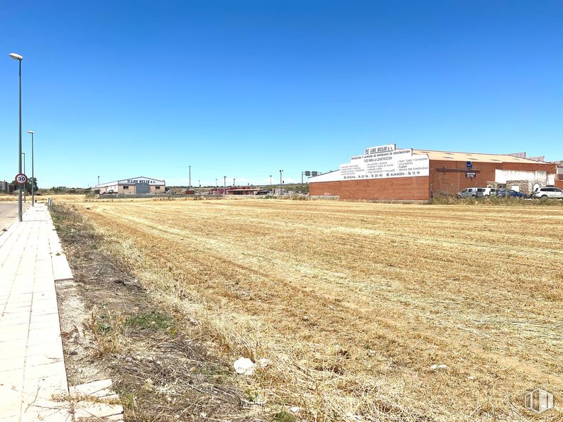 Land for sale at Calle Tejar, Torrijos, Toledo, 45500 with building, sky, ecoregion, street light, natural environment, plant, asphalt, land lot, road surface and landscape around