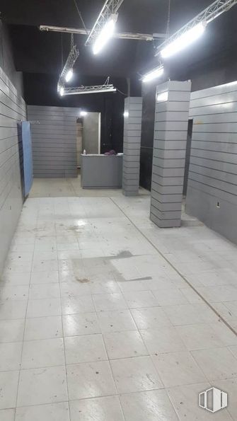 Local en venta en Calle de la Esgrima, 5, Centro, Madrid, 28012 con lámpara, luz, suelo, piso, material compuesto, gas, madera, material de construcción, superficie de carretera y hormigón alrededor