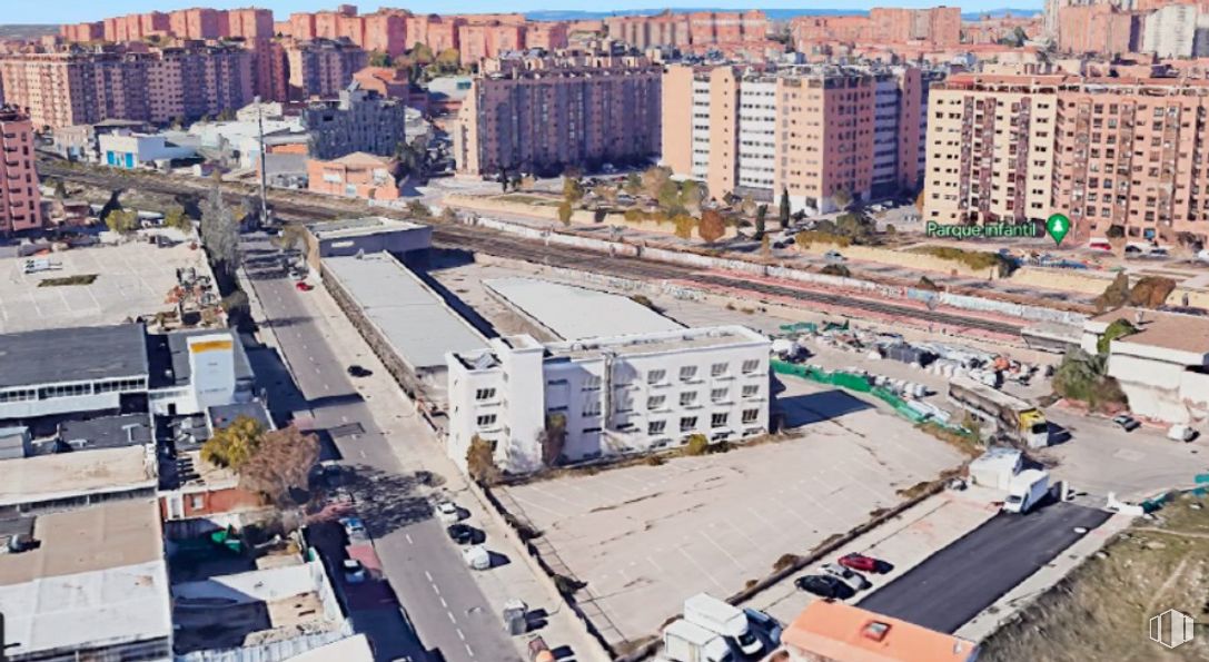 Suelo en venta en Calle Puerto de Pozazal, 16, Villa de Vallecas, Madrid, 28031 con edificio, durante el día, cielo, infraestructura, ventana, bloque de pisos, diseño urbano, condominio, vehículo y casa alrededor