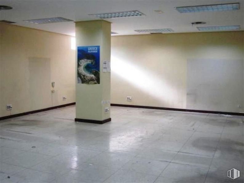 Retail for sale & for rent at Centro urbano, Getafe, Madrid, 28901 with building, floor, flooring, gas, cylinder, parking, city, ceiling, fixture and machine around