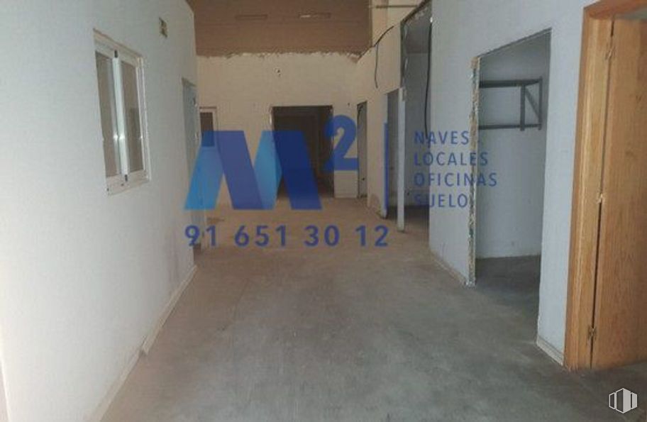 Industrial for sale at Zona Vallecas, Villa de Vallecas, Madrid, 28031 with window, door, fixture, paint, wood, floor, flooring, building material, ceiling and gas around