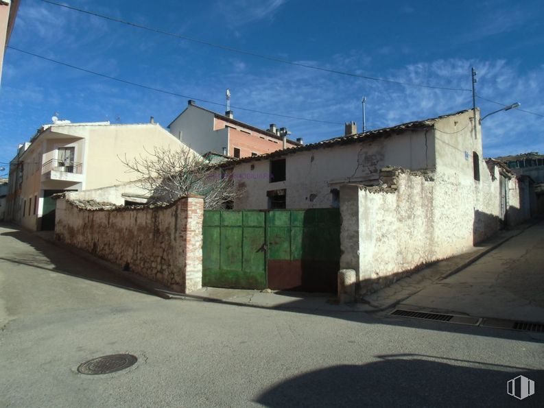 Land for sale at Zona Centro, Chillarón de Cuenca, Cuenca, 16190 with sky, cloud, building, road surface, asphalt, land lot, window, fixture, plant and residential area around