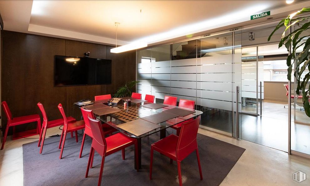 Office for sale at Zona El Plantío, Moncloa - Aravaca, Madrid, 28023 with chair, kitchen & dining room table, table, furniture, interior design, flooring, floor, wood, ceiling and lighting around