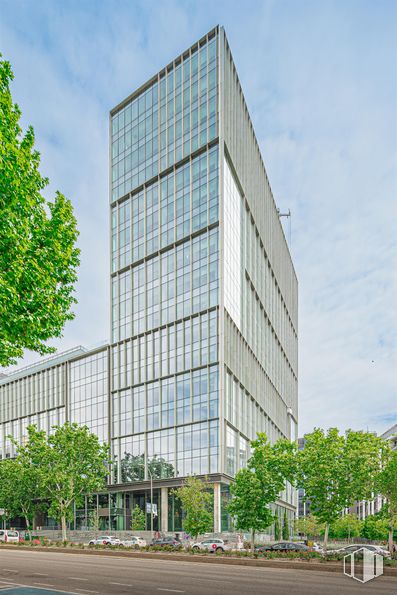 Office for rent at Oriente, Calle Méndez Álvaro, 61, Arganzuela, Madrid, 28045 with building, sky, daytime, cloud, tower block, tree, urban design, vegetation, condominium and neighbourhood around