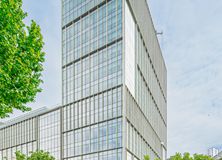 Office for rent at Oriente, Calle Méndez Álvaro, 61, Arganzuela, Madrid, 28045 with building, sky, daytime, cloud, tower block, tree, urban design, vegetation, condominium and neighbourhood around