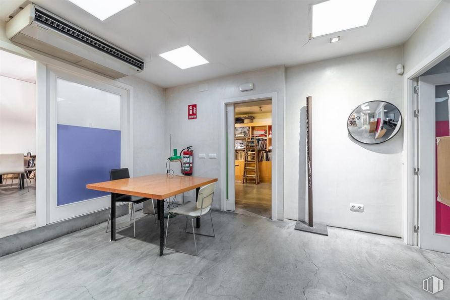 Oficina en alquiler en Calle Claudio Coello, Salamanca, Madrid, 28001 con silla, mesa, mueble, interiorismo, edificio, puerta, madera, suelo, suelos y planta de interior alrededor