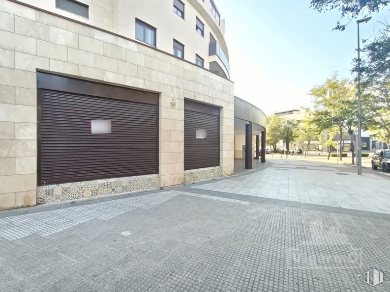 Local en venta en Paseo Democracia, Torrejón de Ardoz, Madrid, 28850 con edificio, ventana, superficie de la carretera, árbol, asfalto, diseño urbano, cielo, fachada, acera y edificio comercial alrededor