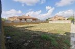 Land for sale at Calle Cáceres, Valdetorres de Jarama, Madrid, 28150 with house, building, cloud, sky, plant, window, land lot, natural landscape, grass and residential area around