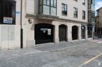 Retail for rent at Centro urbano, Ávila, 05001 with building, window, property, road surface, architecture, wall, asphalt, sidewalk, road and facade around