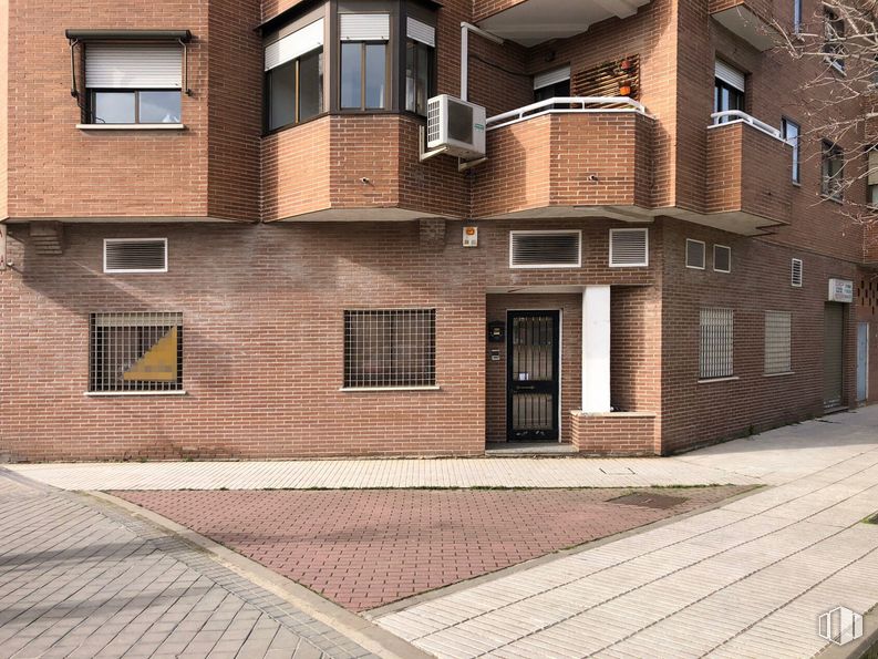 Local en venta en Calle Argentina, 13, Leganés, Madrid, 28914 con puerta, ventana, edificio, propiedad, madera, albañilería, superficie de la carretera, diseño urbano, rectángulo y ladrillo alrededor