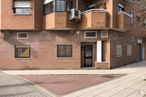 Retail for sale at Calle Argentina, 13, Leganés, Madrid, 28914 with door, window, building, property, wood, brickwork, road surface, urban design, rectangle and brick around