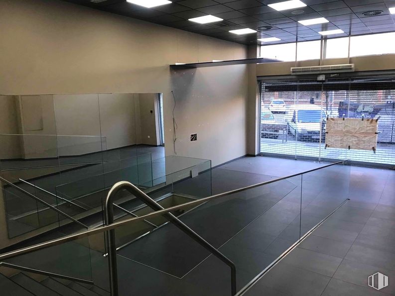 Retail for sale at Calle Doctor Gómez Ulla, Salamanca, Madrid, 28028 with flooring, floor, interior design, ceiling, composite material, glass, metal, commercial building, transparency and silver around