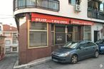 Local en alquiler y venta en Calle Mercado, 12, Campo Real, Madrid, 28510 con coche, neumático, ventana, rueda, luz de estacionamiento automotriz, edificio, vehículo, propiedad, iluminación automotriz y placa de matrícula del vehículo alrededor