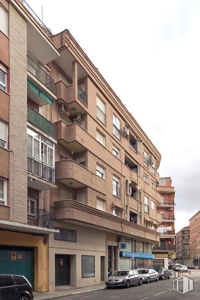 Retail for sale at Paseo Muelle, 14, Talavera de la Reina, Toledo, 45600 with car, building, land vehicle, wheel, tire, window, sky, cloud, vehicle and tower block around