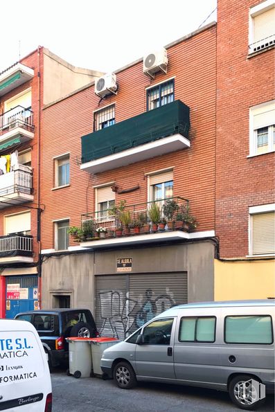 Local en venta en Calle Peña de la Atalaya, 44, Puente de Vallecas, Madrid, 28053 con camioneta, rueda, coche, ventana, edificio, luz de estacionamiento automotriz, vehículo terrestre, vehículo, neumático y propiedad alrededor