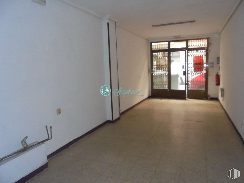 Retail for sale at Zona José Zorrilla, Segovia, 40005 with door, building, fixture, flooring, floor, hall, window, ceiling, glass and plaster around