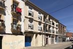 Retail for sale at Calle Torrejón, 29, Parla, Madrid, 28980 with building, window, sky, plant, architecture, urban design, house, wall, neighbourhood and residential area around