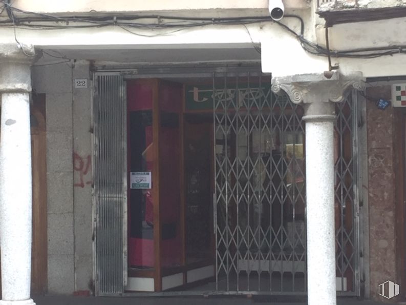 Retail for rent at Plaza del Arrabal, 21, Arévalo, Ávila, 05200 with fixture, wood, gas, facade, door, font, composite material, building material, metal and column around