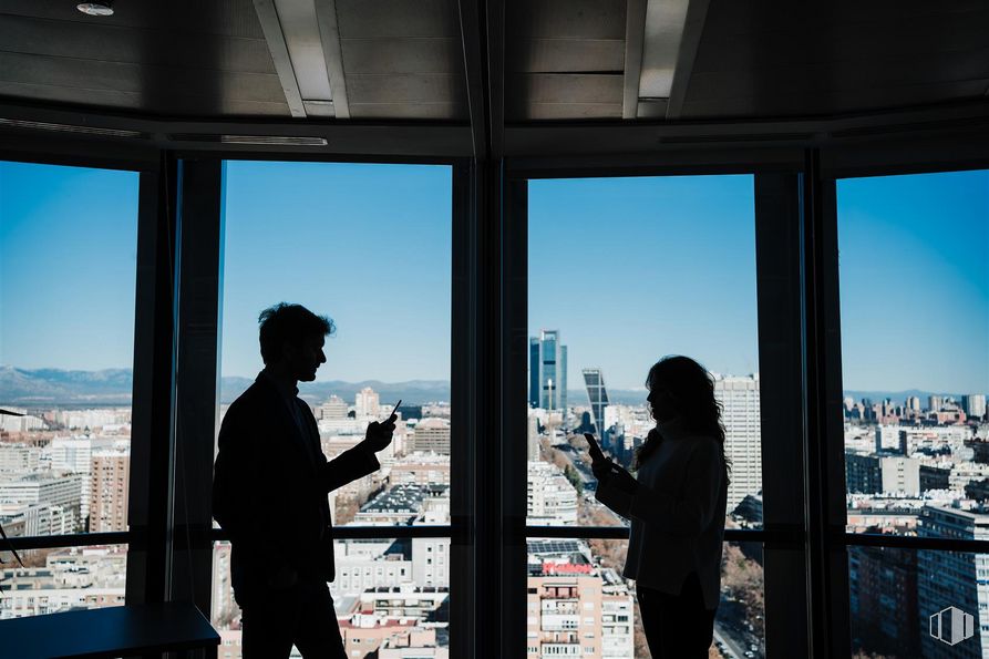 Oficina en alquiler en Torre Europa, Paseo Castellana, 95, Tetuán, Madrid, 28046 con persona, , edificio, ventana, , , , puerta,  y  alrededor