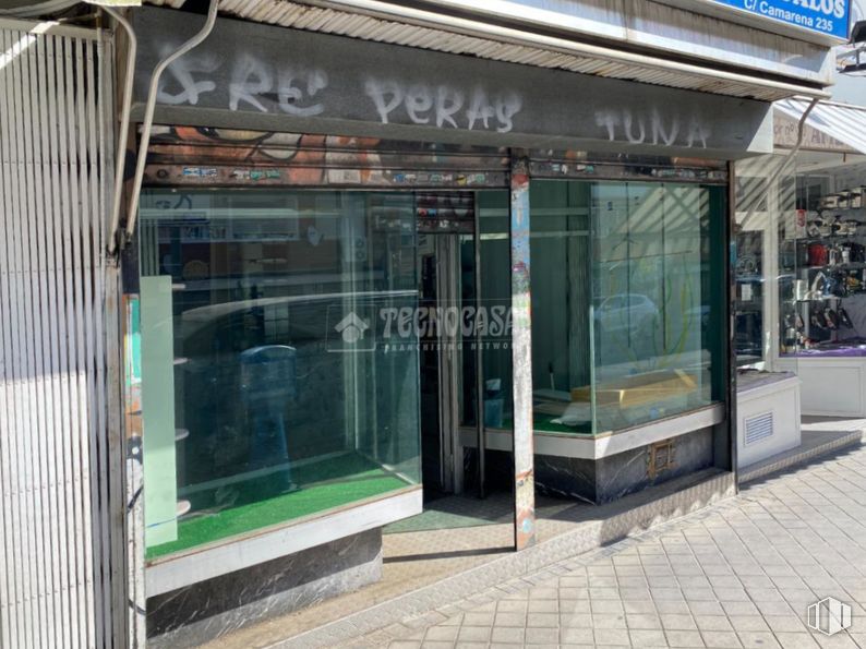 Retail for rent at Calle Camarena, La Latina, Madrid, 28047 with shade, facade, door, city, glass, metal, awning, retail, aluminium and mixed-use around